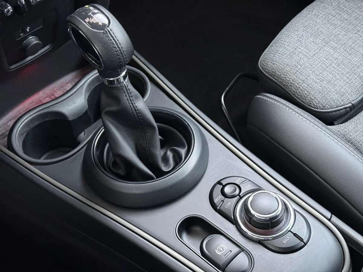 1.5 Cooper ALL4 VAN:26.900,- VOOR:23.330,- UW HERFSTVOORDEEL:3.570,- RIJKLAARPRIJS INC. 12 MND BOVAG GARANTIE | SPORTSTOELEN | AFN. TREKHAAK | 4X4 | STOELVERWARMING|