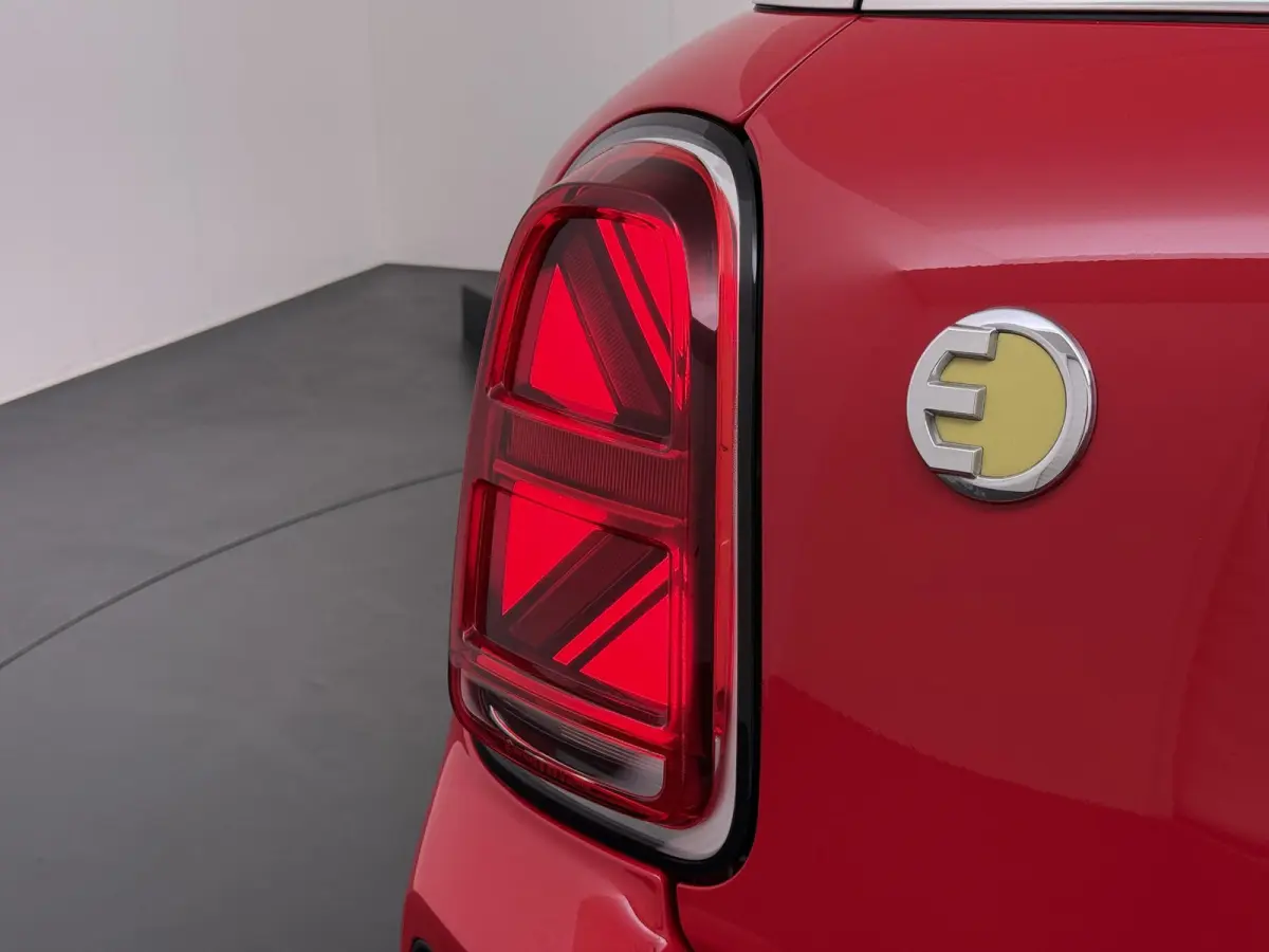 1.5 Cooper ALL4 VAN:26.900,- VOOR:23.330,- UW HERFSTVOORDEEL:3.570,- RIJKLAARPRIJS INC. 12 MND BOVAG GARANTIE | SPORTSTOELEN | AFN. TREKHAAK | 4X4 | STOELVERWARMING|