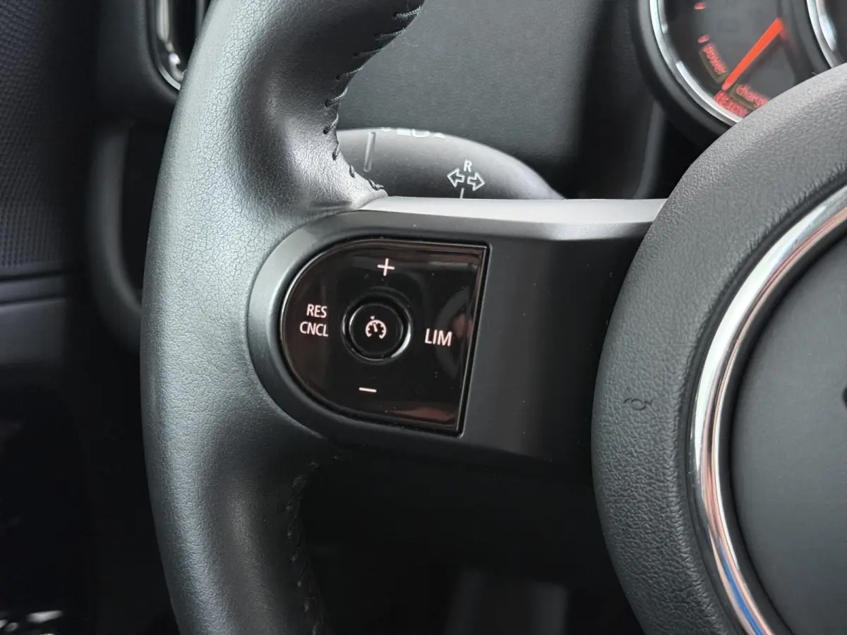 1.5 Cooper ALL4 VAN:26.900,- VOOR:23.330,- UW HERFSTVOORDEEL:3.570,- RIJKLAARPRIJS INC. 12 MND BOVAG GARANTIE | SPORTSTOELEN | AFN. TREKHAAK | 4X4 | STOELVERWARMING|