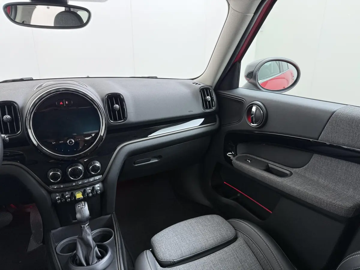1.5 Cooper ALL4 VAN:26.900,- VOOR:23.330,- UW HERFSTVOORDEEL:3.570,- RIJKLAARPRIJS INC. 12 MND BOVAG GARANTIE | SPORTSTOELEN | AFN. TREKHAAK | 4X4 | STOELVERWARMING|
