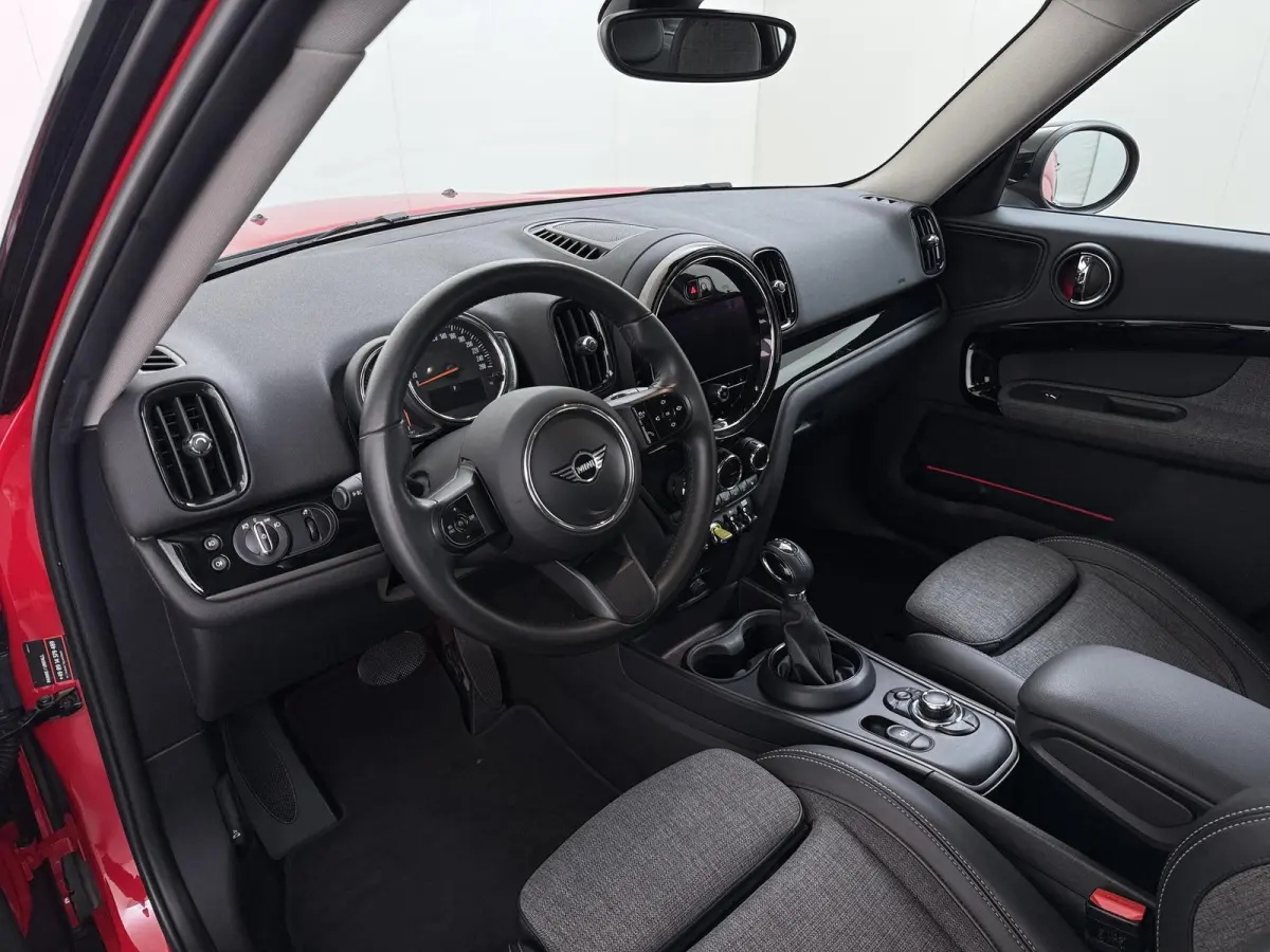 1.5 Cooper ALL4 VAN:26.900,- VOOR:23.330,- UW HERFSTVOORDEEL:3.570,- RIJKLAARPRIJS INC. 12 MND BOVAG GARANTIE | SPORTSTOELEN | AFN. TREKHAAK | 4X4 | STOELVERWARMING|