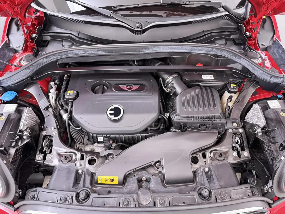 1.5 Cooper ALL4 VAN:26.900,- VOOR:23.330,- UW HERFSTVOORDEEL:3.570,- RIJKLAARPRIJS INC. 12 MND BOVAG GARANTIE | SPORTSTOELEN | AFN. TREKHAAK | 4X4 | STOELVERWARMING|
