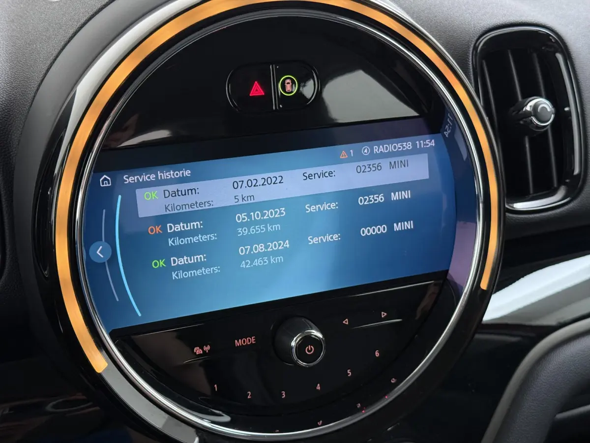 1.5 Cooper ALL4 VAN:26.900,- VOOR:23.330,- UW HERFSTVOORDEEL:3.570,- RIJKLAARPRIJS INC. 12 MND BOVAG GARANTIE | SPORTSTOELEN | AFN. TREKHAAK | 4X4 | STOELVERWARMING|
