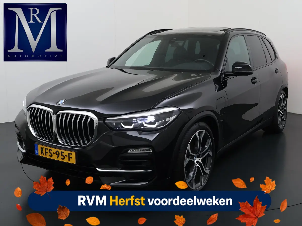 xDrive45e High Executive VAN: 54.900,- VOOR: 49.877,- UW HERFSTVOORDEEL: 5.023,-  HARMAN KARDON| ELEK. TREKHAAK|ELEK. SCHUIF/ KANTELDAK| ACHTERBANK VERWARMING| HEAD-UP DISPLAY| DODE HOEK SEN