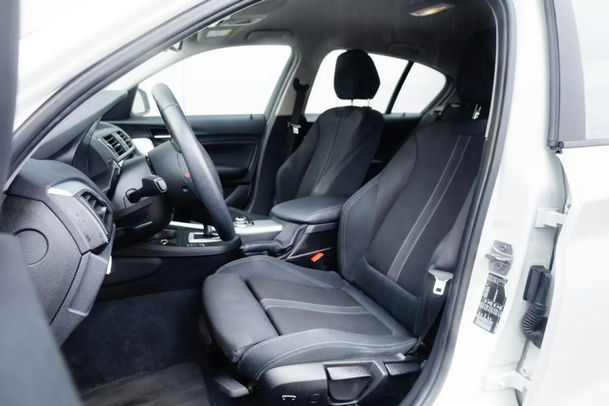 118i 136 pk Centennial Executive Sport-Line Sport-Line/ Org. NL/ 1e-Eig/ Adapt-LED/ Navi/ Clima/ Cruise/ PDC/ 17''LMV