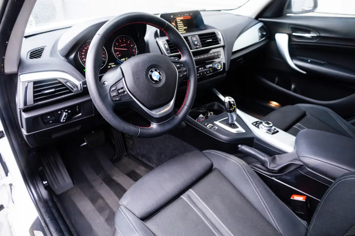 118i 136 pk Centennial Executive Sport-Line Sport-Line/ Org. NL/ 1e-Eig/ Adapt-LED/ Navi/ Clima/ Cruise/ PDC/ 17''LMV