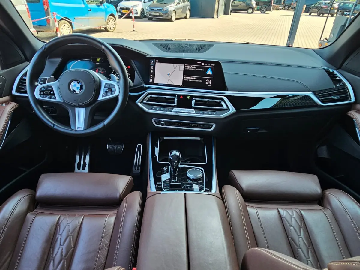 xDrive45e High Executive M-Sport | Luchtvering |  Elek. trekhaak | Safety pack | Achterasbesturing | HUD | M aerodynamica | Leder |