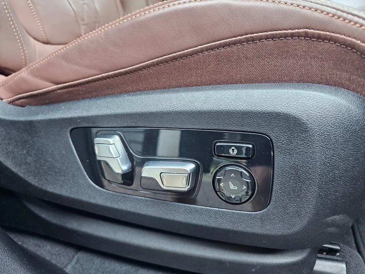 xDrive45e High Executive M-Sport | Luchtvering |  Elek. trekhaak | Safety pack | Achterasbesturing | HUD | M aerodynamica | Leder |