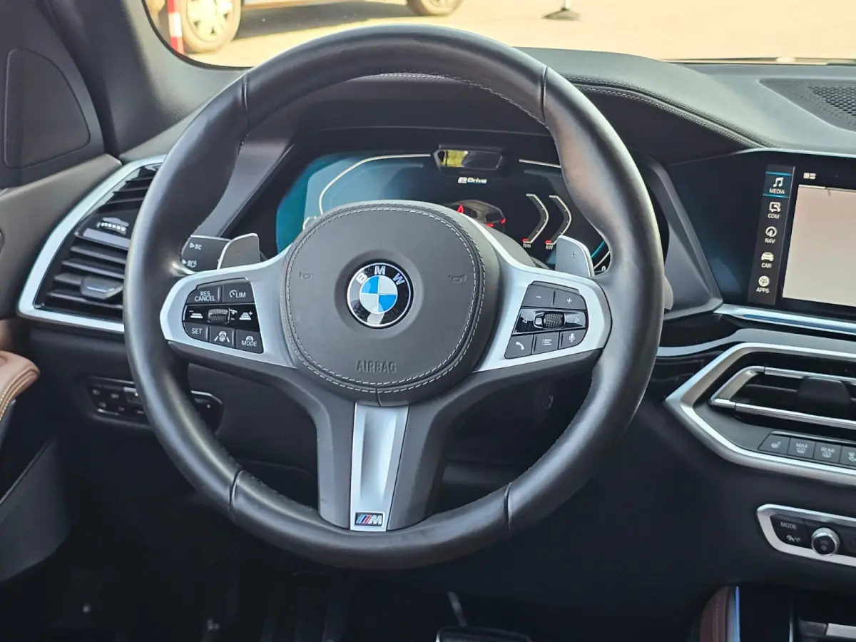 xDrive45e High Executive M-Sport | Luchtvering |  Elek. trekhaak | Safety pack | Achterasbesturing | HUD | M aerodynamica | Leder |