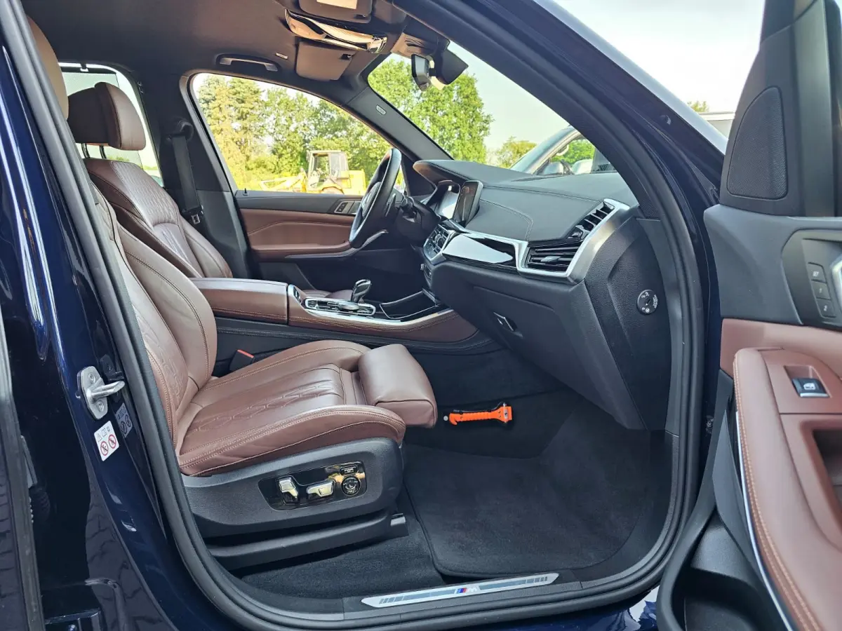 xDrive45e High Executive M-Sport | Luchtvering |  Elek. trekhaak | Safety pack | Achterasbesturing | HUD | M aerodynamica | Leder |