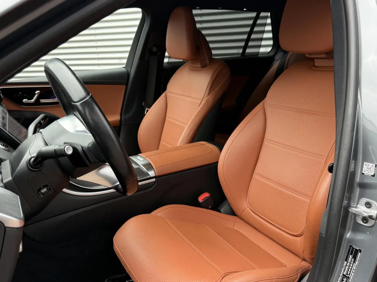 300 e Leer Led Carplay Camera 2023 Nieuw Model Vol Opties Sfeerverlichting Trekhaak Pdc Eerste Eigenaar Perfecte Staat