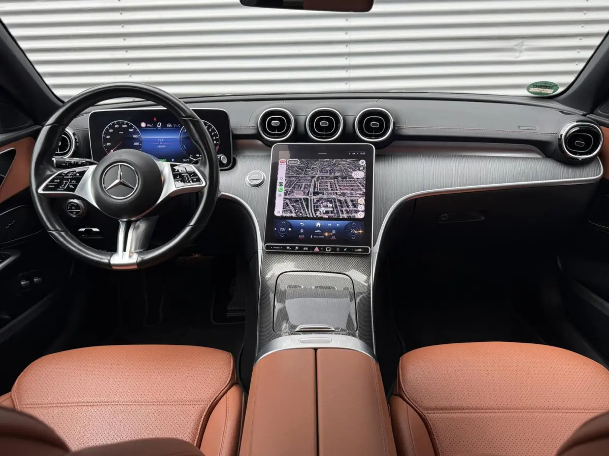 300 e Leer Led Carplay Camera 2023 Nieuw Model Vol Opties Sfeerverlichting Trekhaak Pdc Eerste Eigenaar Perfecte Staat