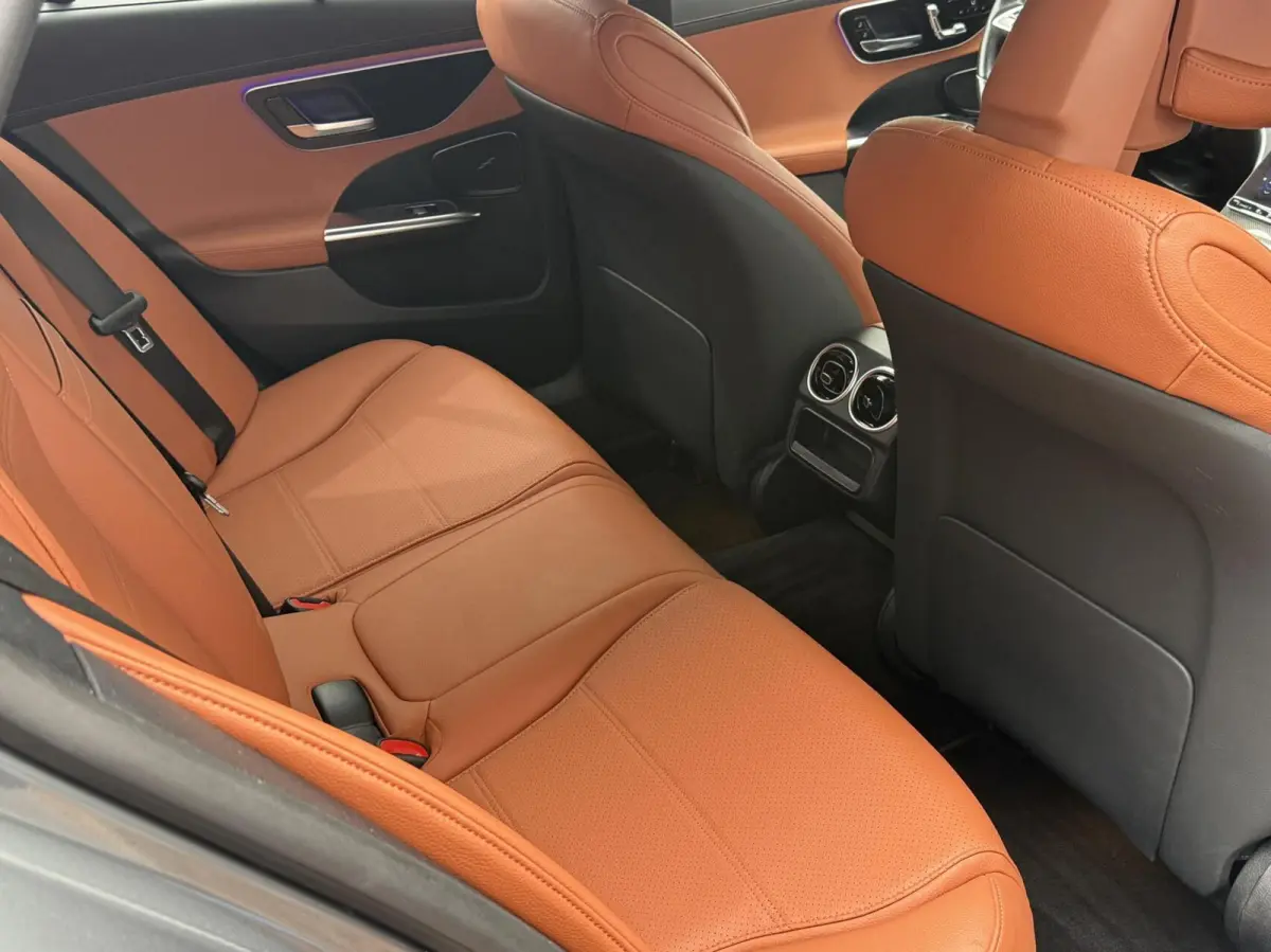 300 e Leer Led Carplay Camera 2023 Nieuw Model Vol Opties Sfeerverlichting Trekhaak Pdc Eerste Eigenaar Perfecte Staat