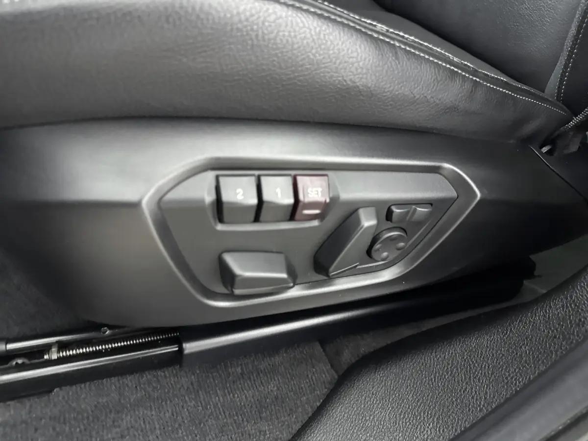 xDrive28i High Executive xLine Edition | Schuif / kanteldak | Harman / kardon | Lederen bekleding | PDC V+A en 360 Camera | Alarm | Stoelverwarming |