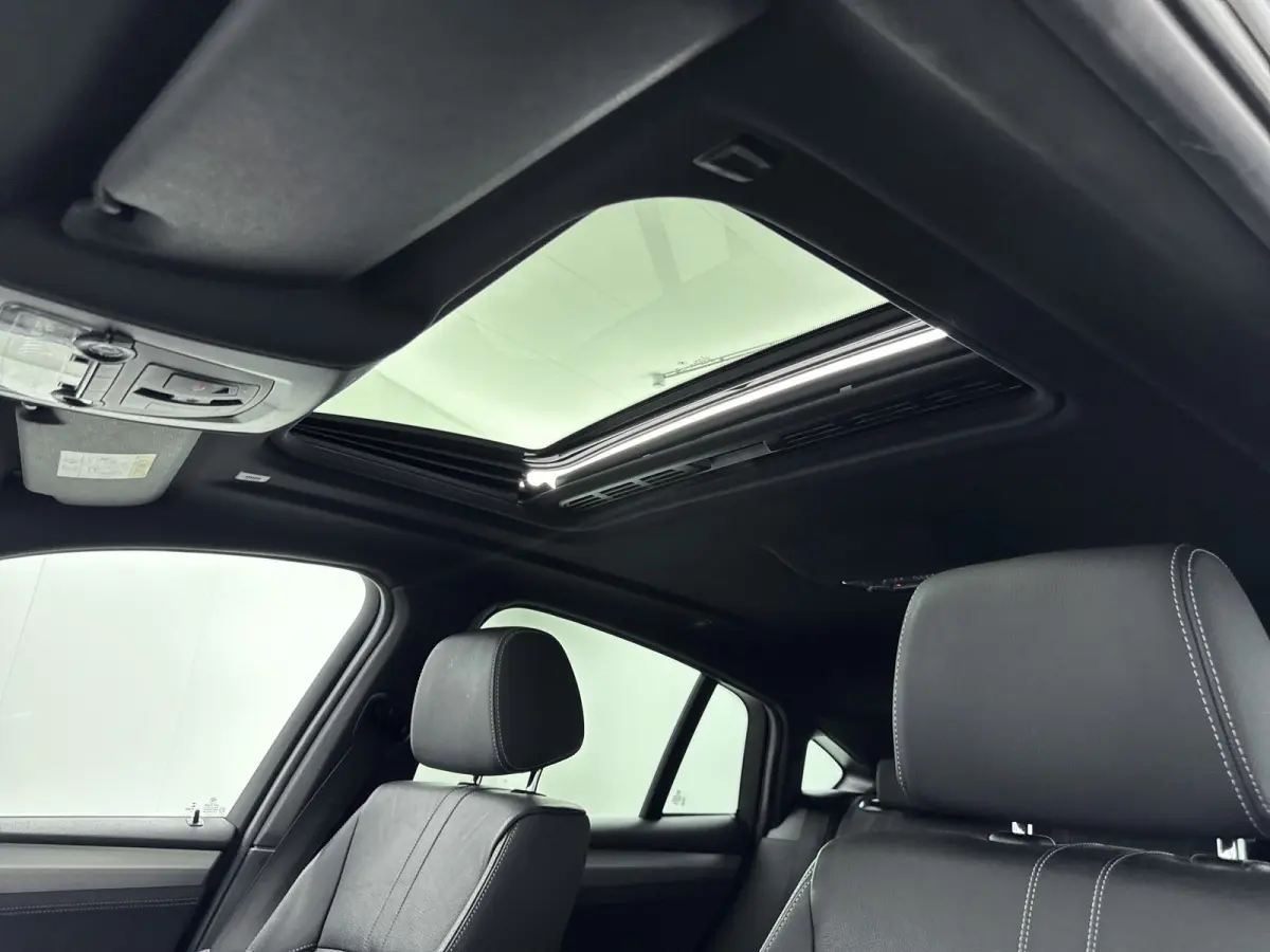 xDrive28i High Executive xLine Edition | Schuif / kanteldak | Harman / kardon | Lederen bekleding | PDC V+A en 360 Camera | Alarm | Stoelverwarming |