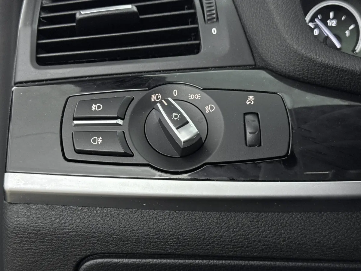 xDrive28i High Executive xLine Edition | Schuif / kanteldak | Harman / kardon | Lederen bekleding | PDC V+A en 360 Camera | Alarm | Stoelverwarming |