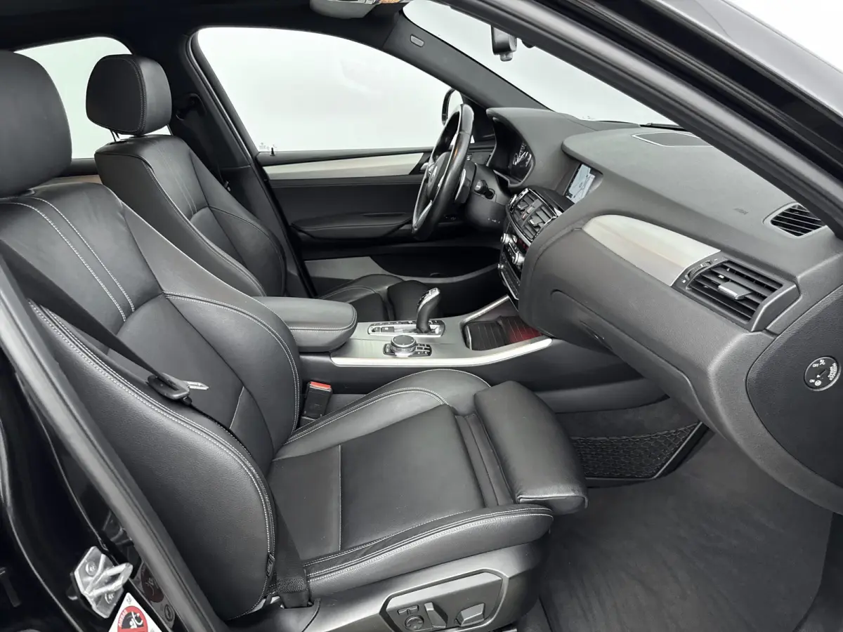 xDrive28i High Executive xLine Edition | Schuif / kanteldak | Harman / kardon | Lederen bekleding | PDC V+A en 360 Camera | Alarm | Stoelverwarming |