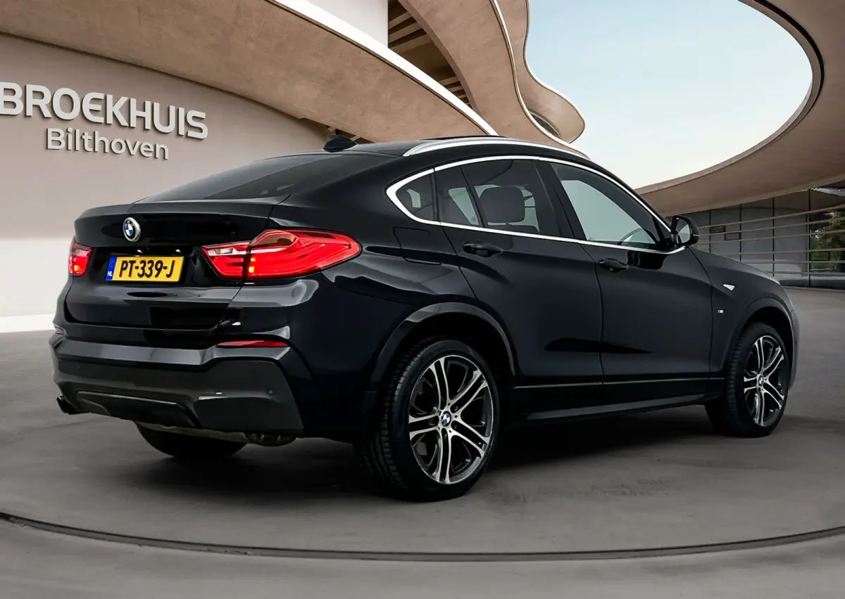 xDrive28i High Executive xLine Edition | Schuif / kanteldak | Harman / kardon | Lederen bekleding | PDC V+A en 360 Camera | Alarm | Stoelverwarming |