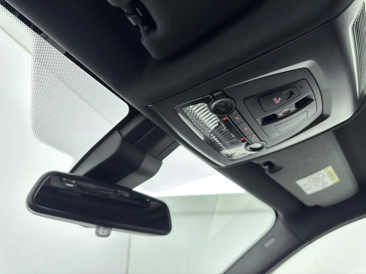 xDrive28i High Executive xLine Edition | Schuif / kanteldak | Harman / kardon | Lederen bekleding | PDC V+A en 360 Camera | Alarm | Stoelverwarming |