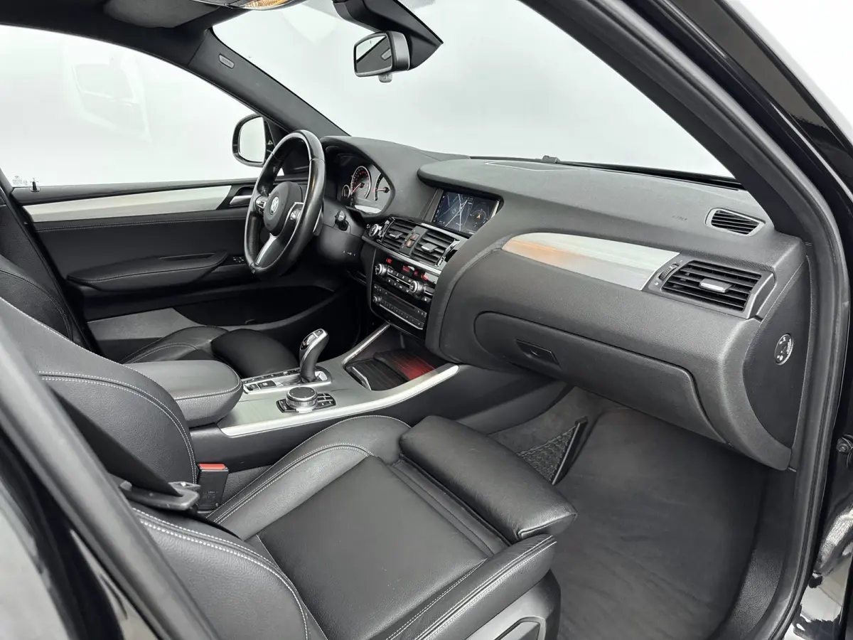 xDrive28i High Executive xLine Edition | Schuif / kanteldak | Harman / kardon | Lederen bekleding | PDC V+A en 360 Camera | Alarm | Stoelverwarming |