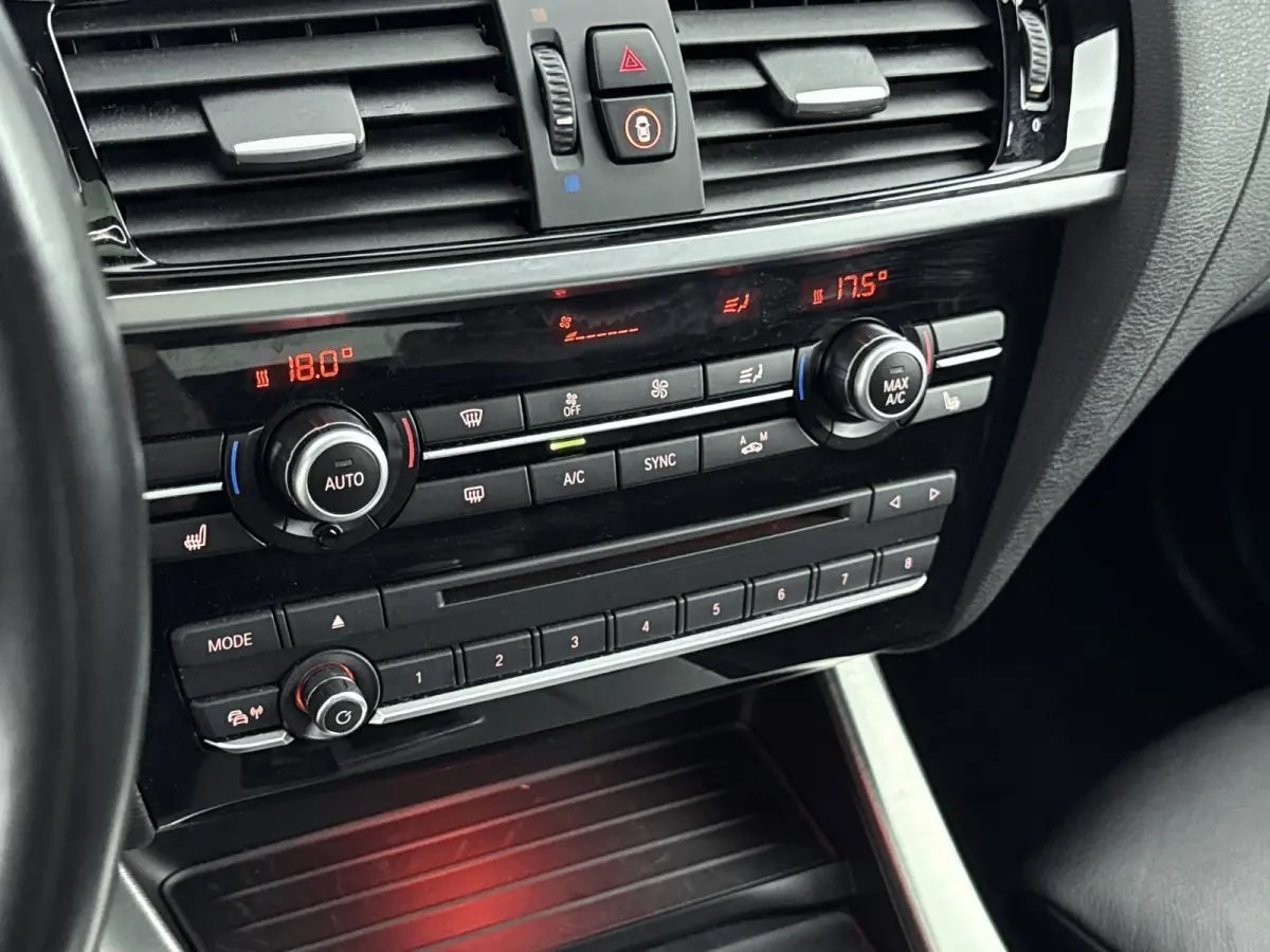 xDrive28i High Executive xLine Edition | Schuif / kanteldak | Harman / kardon | Lederen bekleding | PDC V+A en 360 Camera | Alarm | Stoelverwarming |