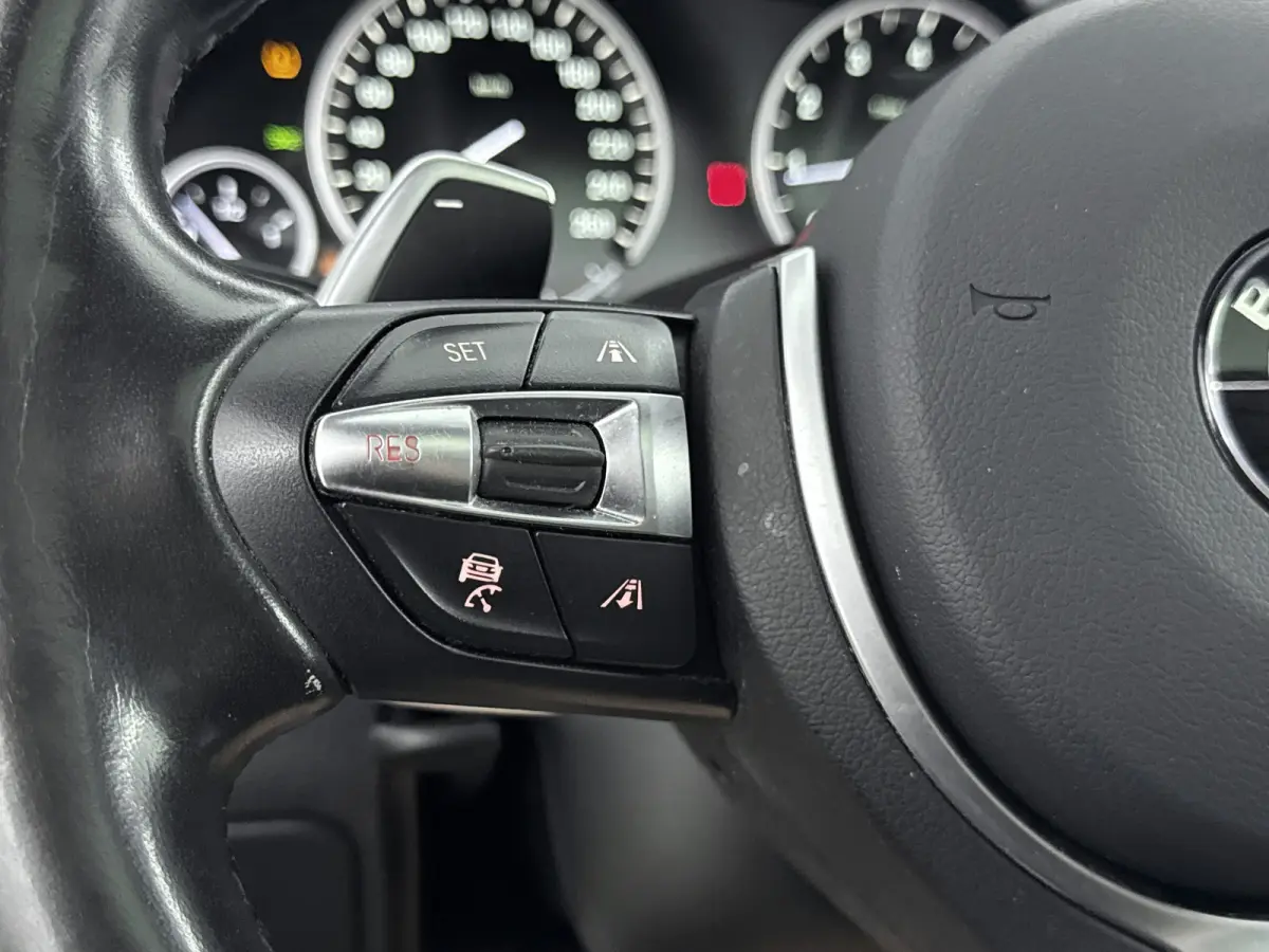 xDrive28i High Executive xLine Edition | Schuif / kanteldak | Harman / kardon | Lederen bekleding | PDC V+A en 360 Camera | Alarm | Stoelverwarming |