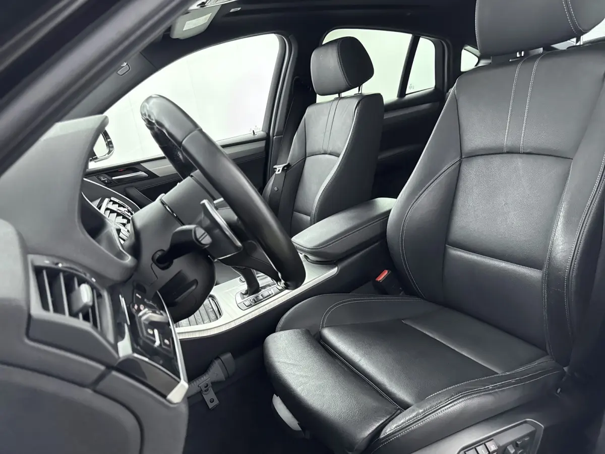 xDrive28i High Executive xLine Edition | Schuif / kanteldak | Harman / kardon | Lederen bekleding | PDC V+A en 360 Camera | Alarm | Stoelverwarming |
