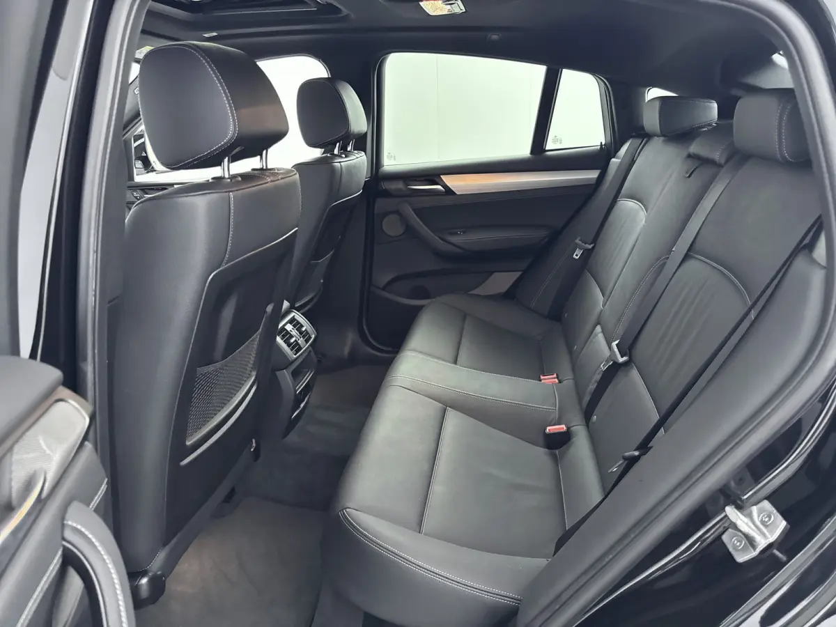 xDrive28i High Executive xLine Edition | Schuif / kanteldak | Harman / kardon | Lederen bekleding | PDC V+A en 360 Camera | Alarm | Stoelverwarming |