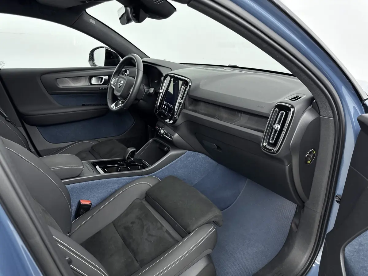 Recharge Twin Intro Edition 78 kWh | PDC V+A en 360 Camera | Elektrische achterklep | AWD | Panoramadak | Alcantara Bekleding | Keyless | Extra getint glas |