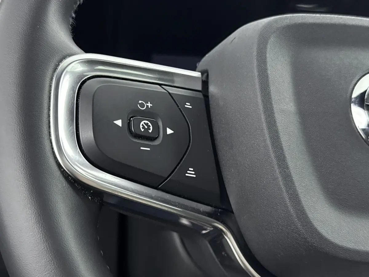 Recharge Twin Intro Edition 78 kWh | PDC V+A en 360 Camera | Elektrische achterklep | AWD | Panoramadak | Alcantara Bekleding | Keyless | Extra getint glas |