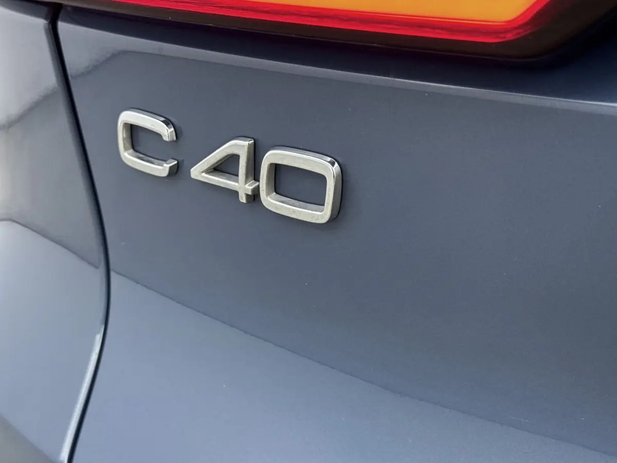Recharge Twin Intro Edition 78 kWh | PDC V+A en 360 Camera | Elektrische achterklep | AWD | Panoramadak | Alcantara Bekleding | Keyless | Extra getint glas |