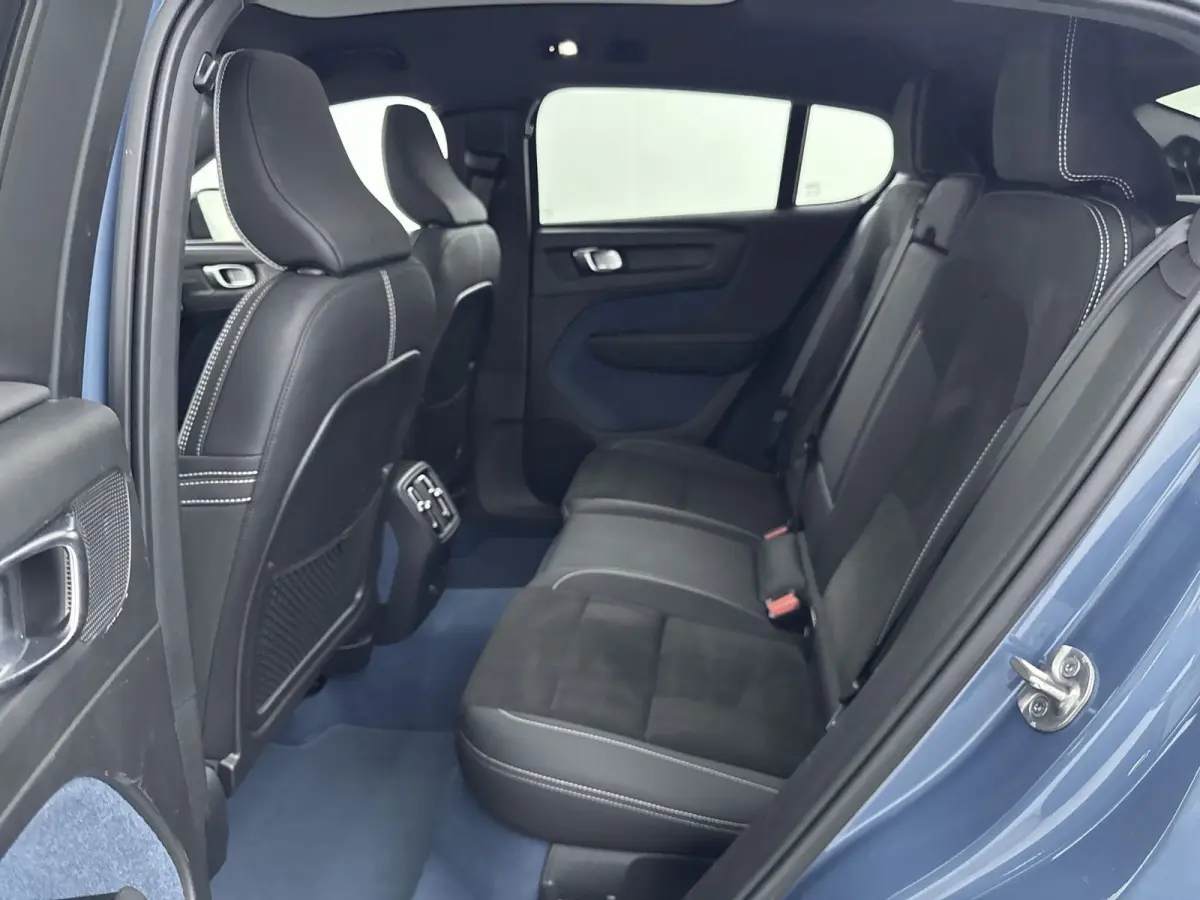 Recharge Twin Intro Edition 78 kWh | PDC V+A en 360 Camera | Elektrische achterklep | AWD | Panoramadak | Alcantara Bekleding | Keyless | Extra getint glas |
