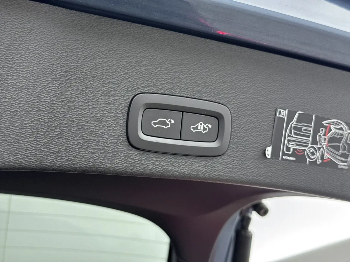 Recharge Twin Intro Edition 78 kWh | PDC V+A en 360 Camera | Elektrische achterklep | AWD | Panoramadak | Alcantara Bekleding | Keyless | Extra getint glas |
