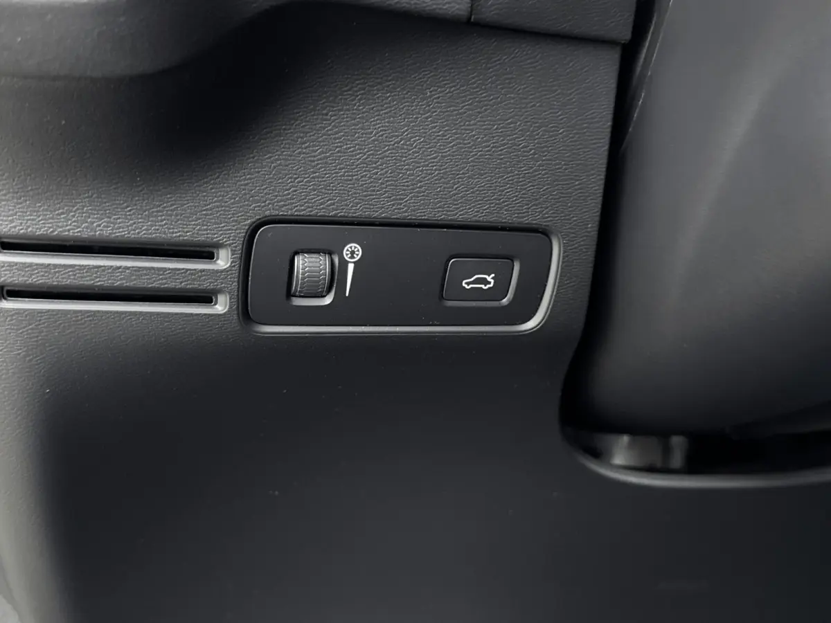 Recharge Twin Intro Edition 78 kWh | PDC V+A en 360 Camera | Elektrische achterklep | AWD | Panoramadak | Alcantara Bekleding | Keyless | Extra getint glas |