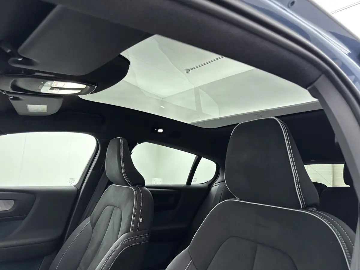 Recharge Twin Intro Edition 78 kWh | PDC V+A en 360 Camera | Elektrische achterklep | AWD | Panoramadak | Alcantara Bekleding | Keyless | Extra getint glas |