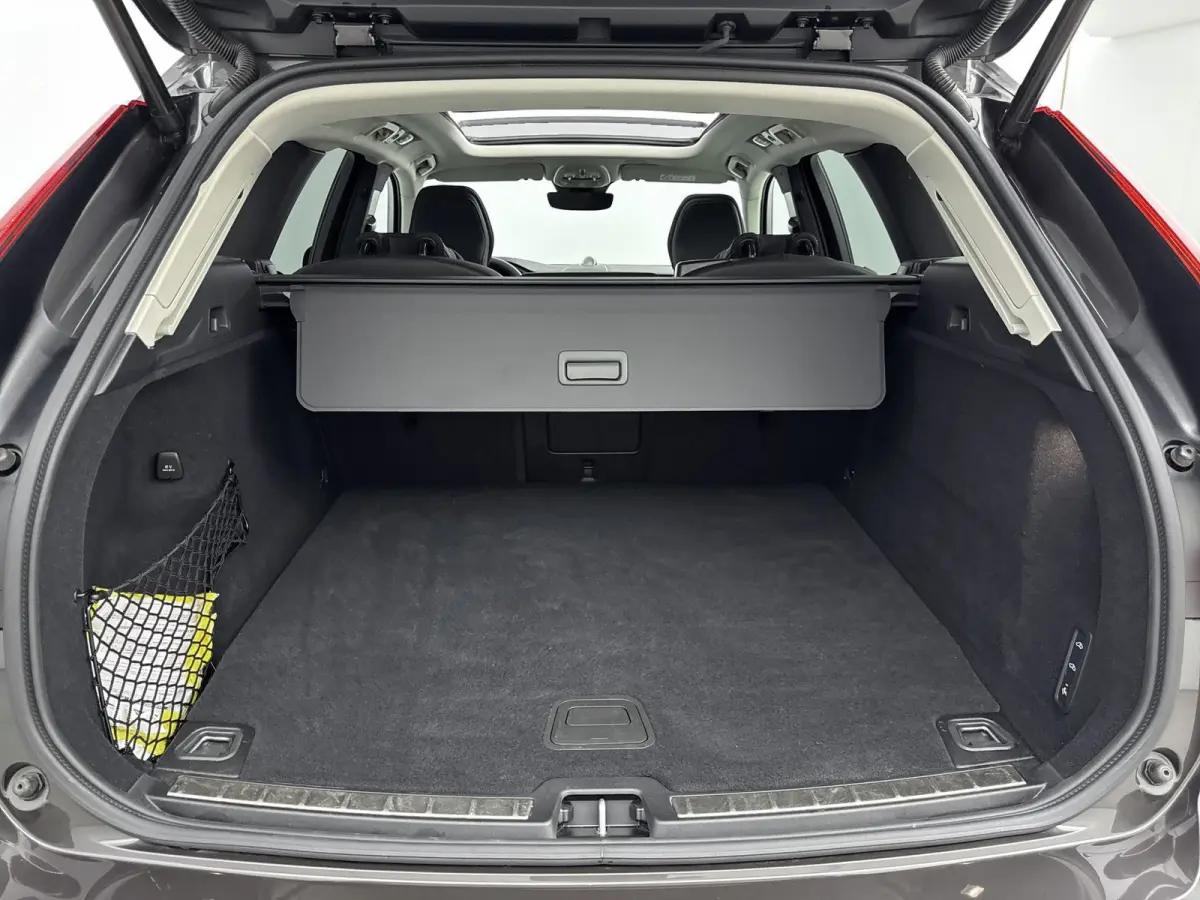 2.0 T8 Plug-in hybrid AWD Ultra Dark | Trekhaak | Bower & Wilkins | Luchtvering |  PDC V+A en 360 camera | 21 inch LM | Extra getint glas |