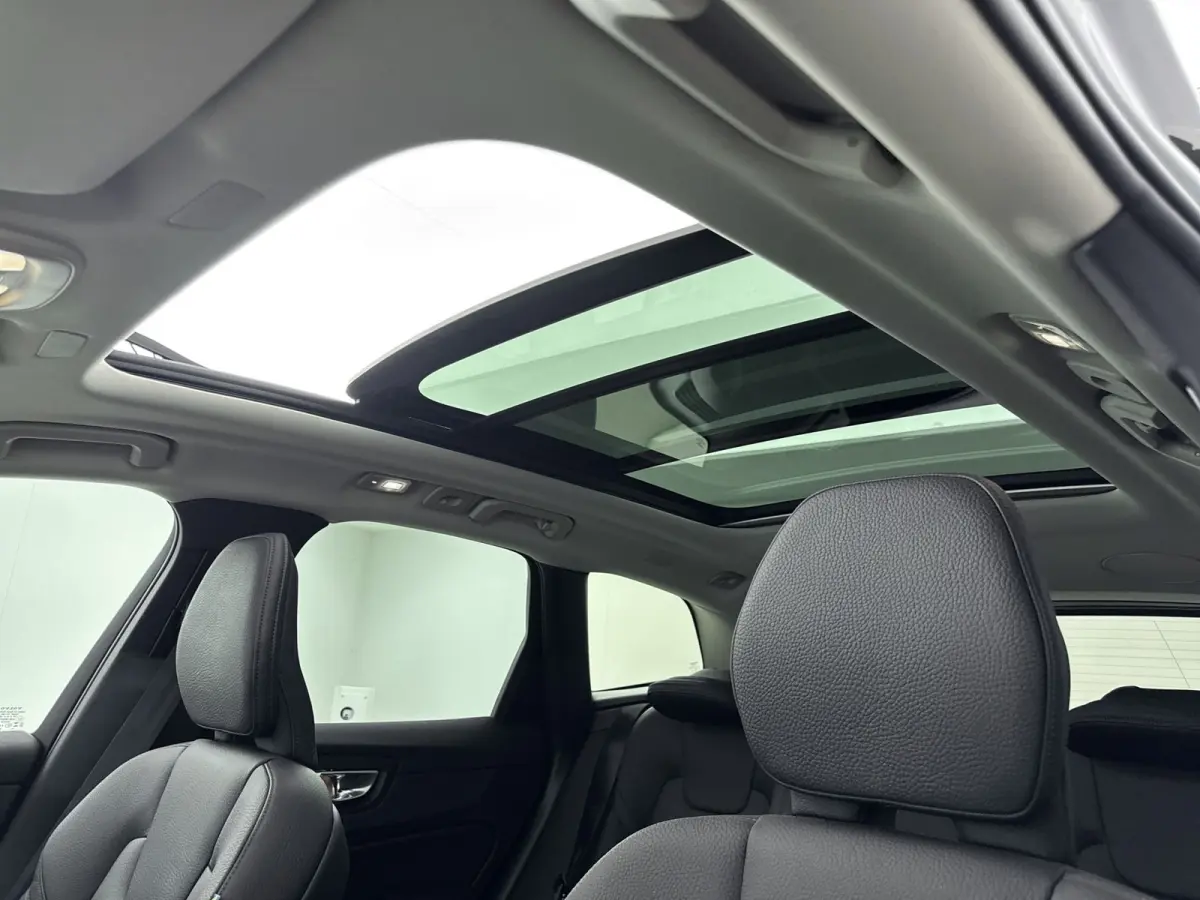 2.0 T8 Plug-in hybrid AWD Ultra Dark | Trekhaak | Bower & Wilkins | Luchtvering |  PDC V+A en 360 camera | 21 inch LM | Extra getint glas |