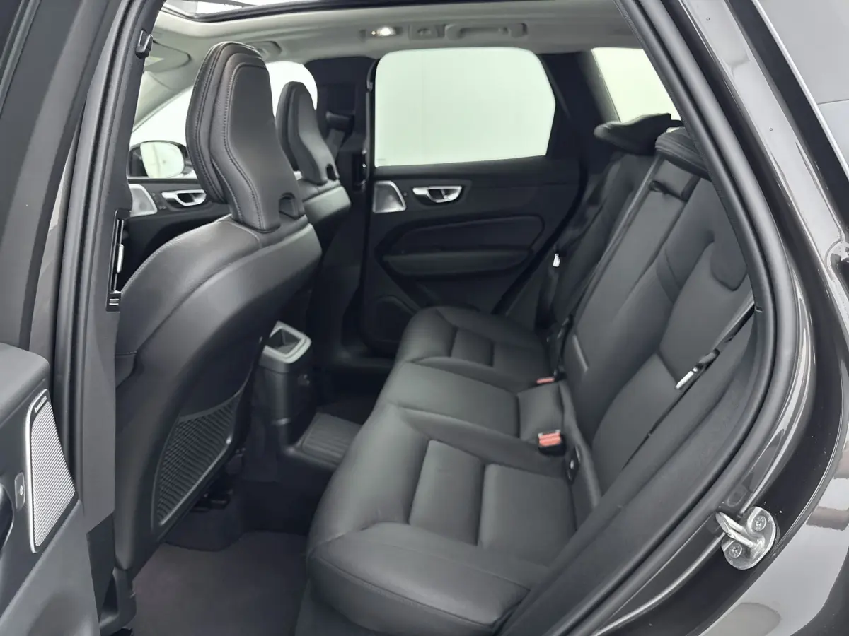 2.0 T8 Plug-in hybrid AWD Ultra Dark | Trekhaak | Bower & Wilkins | Luchtvering |  PDC V+A en 360 camera | 21 inch LM | Extra getint glas |