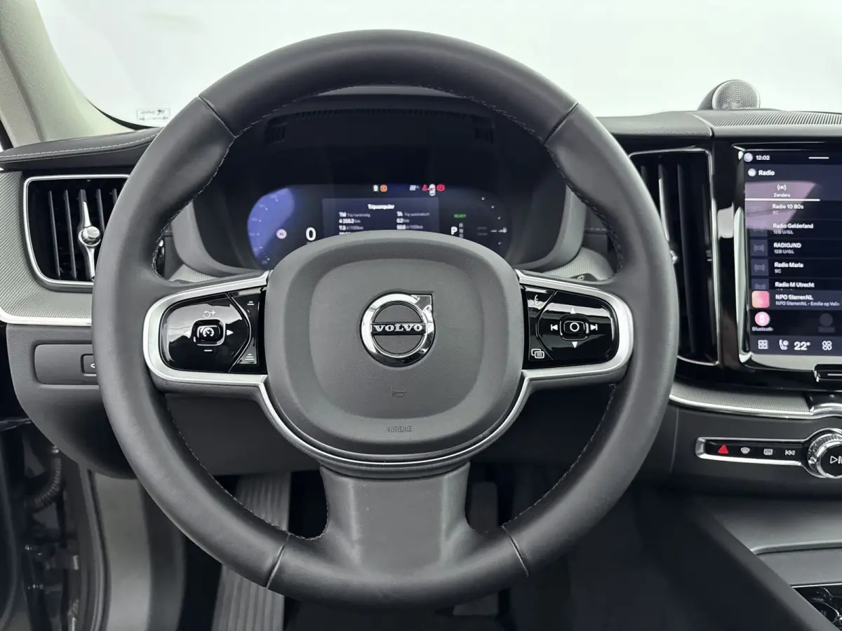 2.0 T8 Plug-in hybrid AWD Ultra Dark | Trekhaak | Bower & Wilkins | Luchtvering |  PDC V+A en 360 camera | 21 inch LM | Extra getint glas |