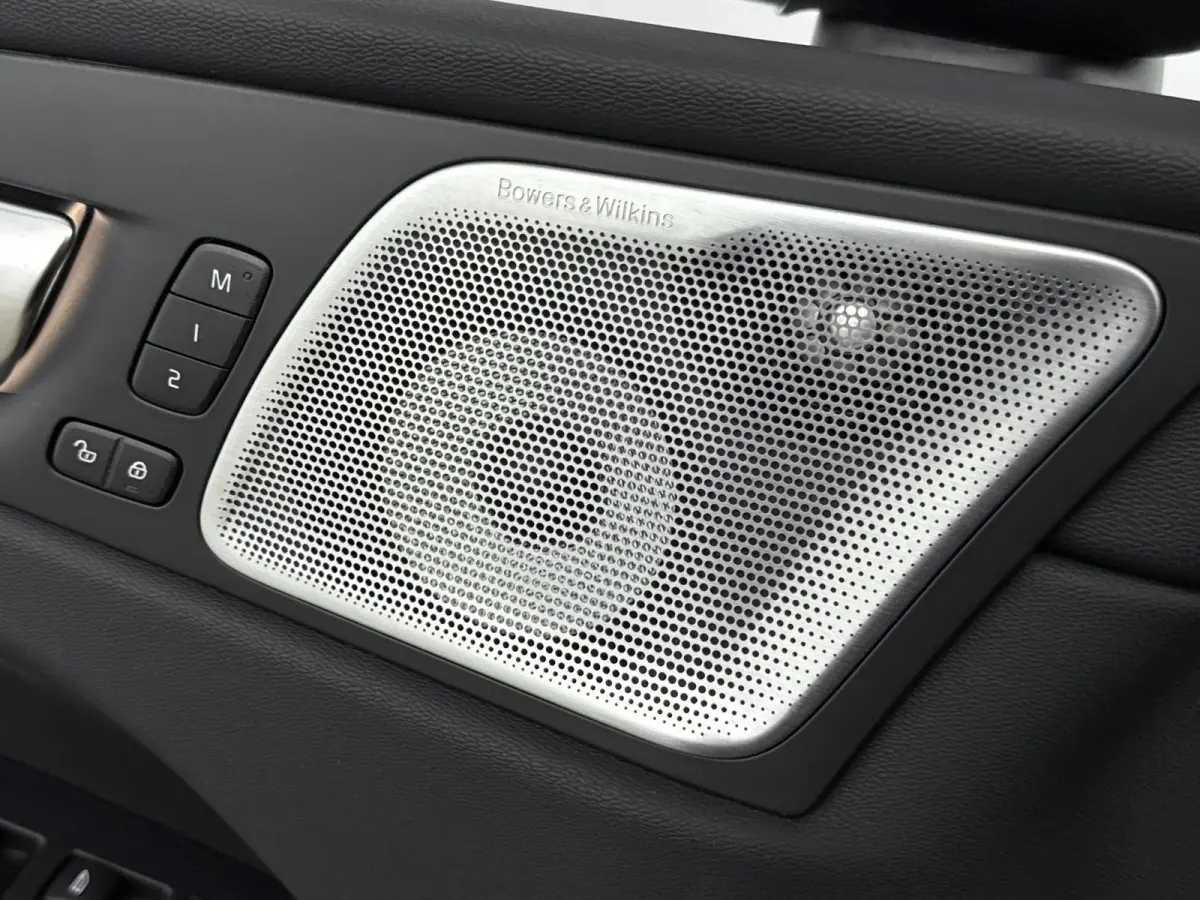 2.0 T8 Plug-in hybrid AWD Ultra Dark | Trekhaak | Bower & Wilkins | Luchtvering |  PDC V+A en 360 camera | 21 inch LM | Extra getint glas |