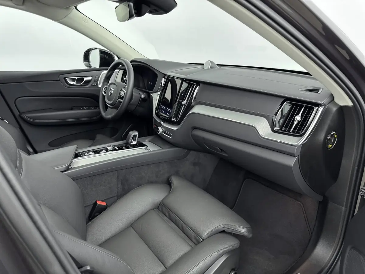 2.0 T8 Plug-in hybrid AWD Ultra Dark | Trekhaak | Bower & Wilkins | Luchtvering |  PDC V+A en 360 camera | 21 inch LM | Extra getint glas |