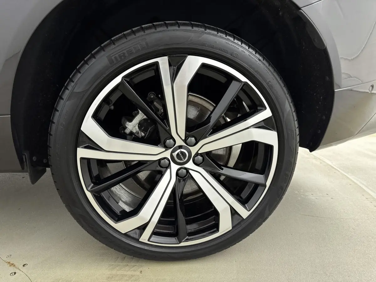 2.0 T8 Plug-in hybrid AWD Ultra Dark | Trekhaak | Bower & Wilkins | Luchtvering |  PDC V+A en 360 camera | 21 inch LM | Extra getint glas |