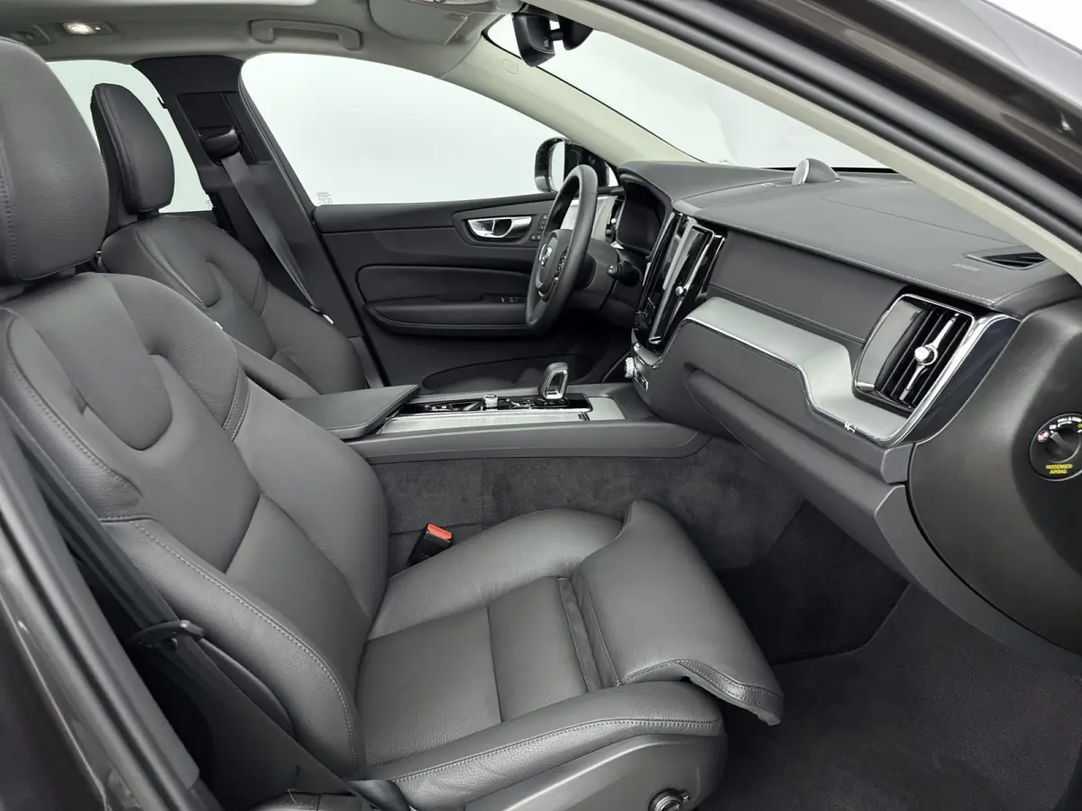 2.0 T8 Plug-in hybrid AWD Ultra Dark | Trekhaak | Bower & Wilkins | Luchtvering |  PDC V+A en 360 camera | 21 inch LM | Extra getint glas |