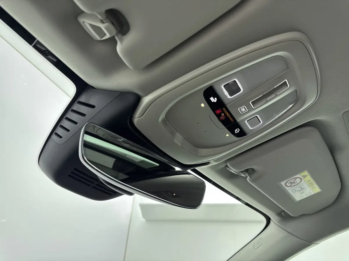 2.0 T8 Plug-in hybrid AWD Ultra Dark | Trekhaak | Bower & Wilkins | Luchtvering |  PDC V+A en 360 camera | 21 inch LM | Extra getint glas |
