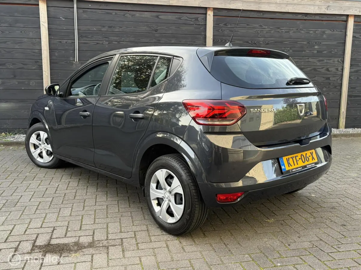 1.0 Essential Airco / CV afstandsbediend / 11.976 KM NAP 1e eigenaar!!!!
