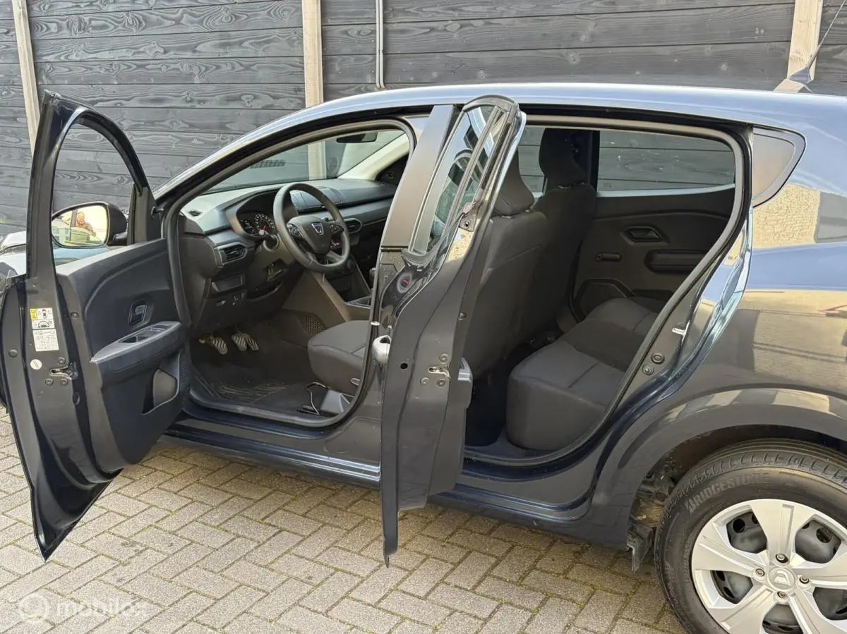 1.0 Essential Airco / CV afstandsbediend / 11.976 KM NAP 1e eigenaar!!!!