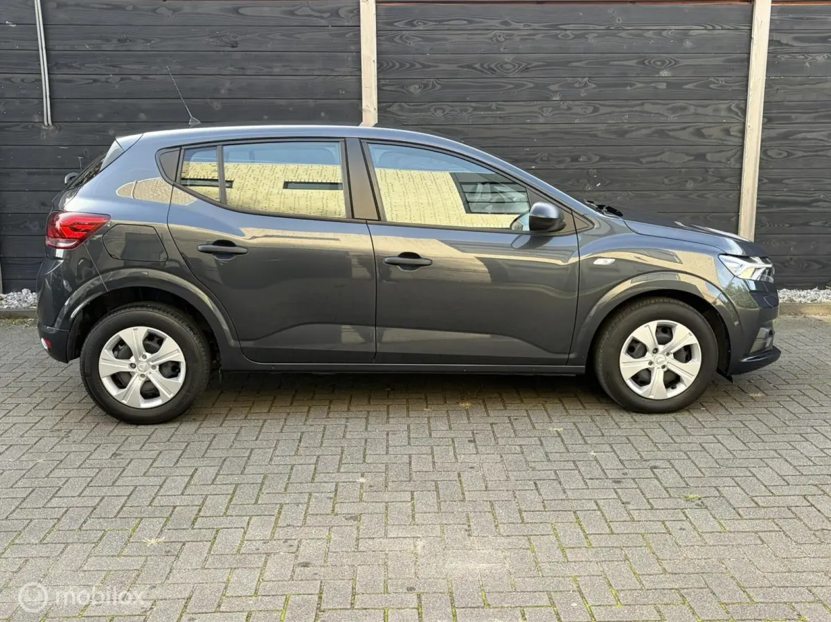 1.0 Essential Airco / CV afstandsbediend / 11.976 KM NAP 1e eigenaar!!!!