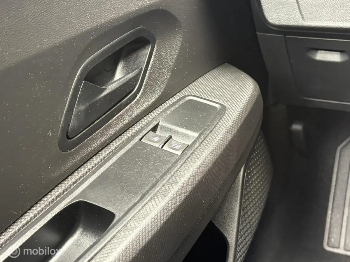 1.0 Essential Airco / CV afstandsbediend / 11.976 KM NAP 1e eigenaar!!!!