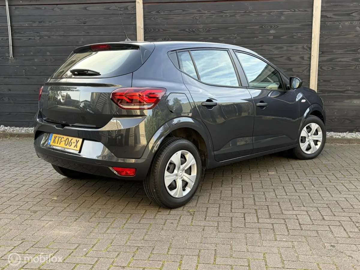 1.0 Essential Airco / CV afstandsbediend / 11.976 KM NAP 1e eigenaar!!!!
