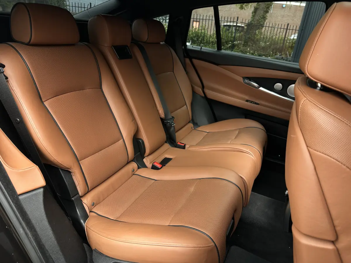 550xi V8 M Sport 449 pk NAP, Panoramdak, Trekhaak, Massage